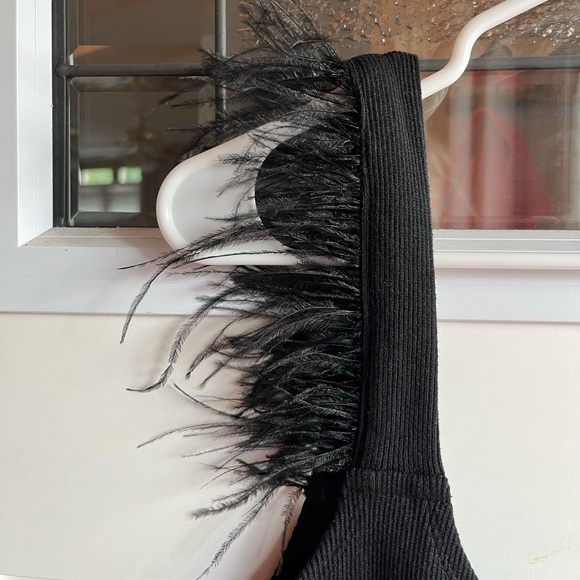 ARULA nwt black crop top with feather accents - Picture 6 of 7